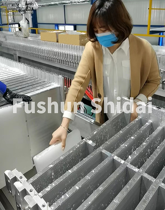 Wax slabbing machine